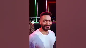 تامر حسني يغني كل مرة في فرح ريم سامي مع مجموعة من النجوم 