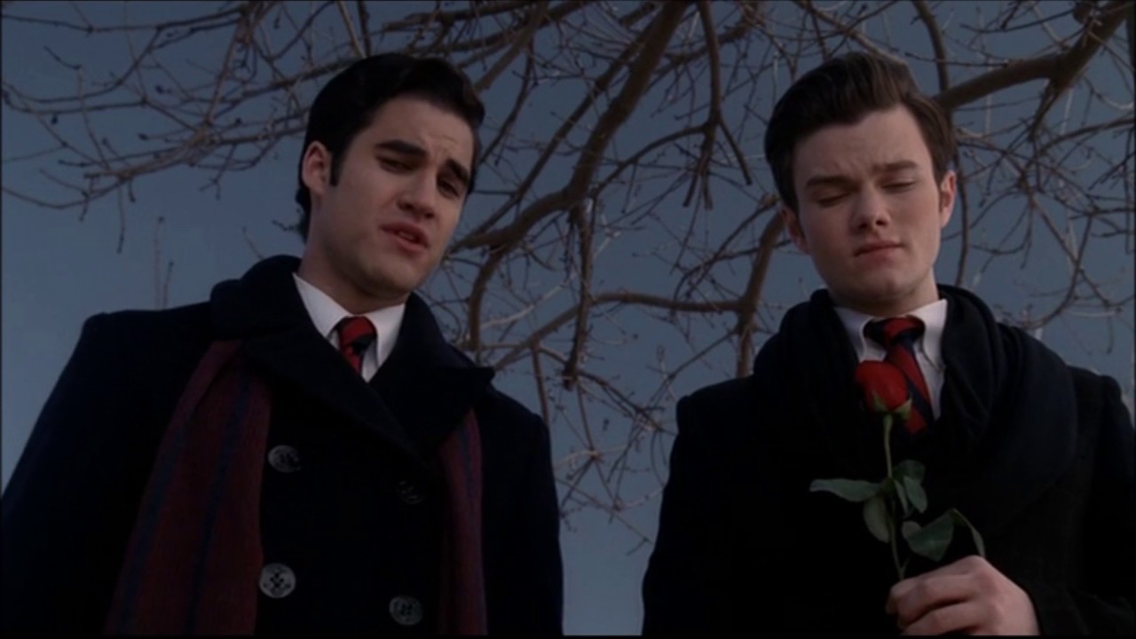 Glee Kurt And Blaine Bury Pavarotti 2x16 Youtube