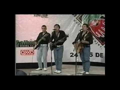 Watch the video for El corrido del bimotor