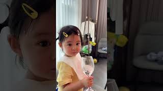 人类幼崽也逃不过应酬#萌娃搞笑瞬间 #人类幼崽迷惑行为 #喜爱度激励计划
