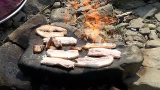 냇가에서  돌판삽겹살  [grilled pork belly on a stone plate]