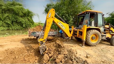 Powertrac 434 DS Plus Sonalika 740 DI Mahindra 475 DI loading Mud in JCB 3dx Backhoe Machine