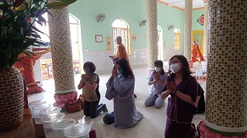 Nhóm San Sẻ Tình Thương cúng dường tại Tịnh Xá Ngọc Sơn Dinh