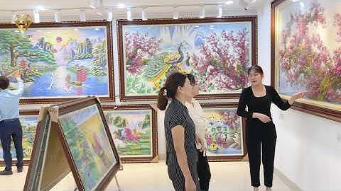 CẬN CẢNH QUÁ TRÌNH CHẾ TÁC TRANH ĐÁ QUÝ CỦA NGHỆ NHÂN TẠI XƯỞNG TRANH PHÚC VƯỢNG | Phúc Vượng Luxury