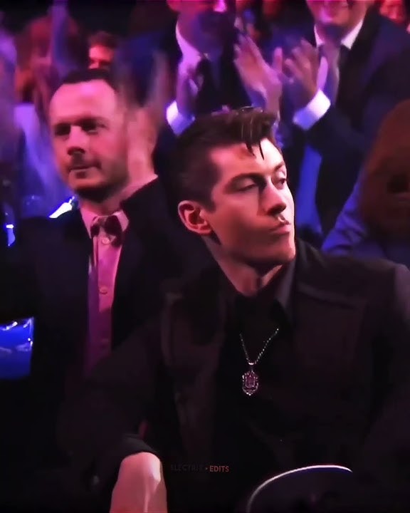 《𝐀𝐫𝐜𝐭𝐢𝐜 𝐌𝐨𝐧𝐤𝐞𝐲𝐬》 They live for the applause