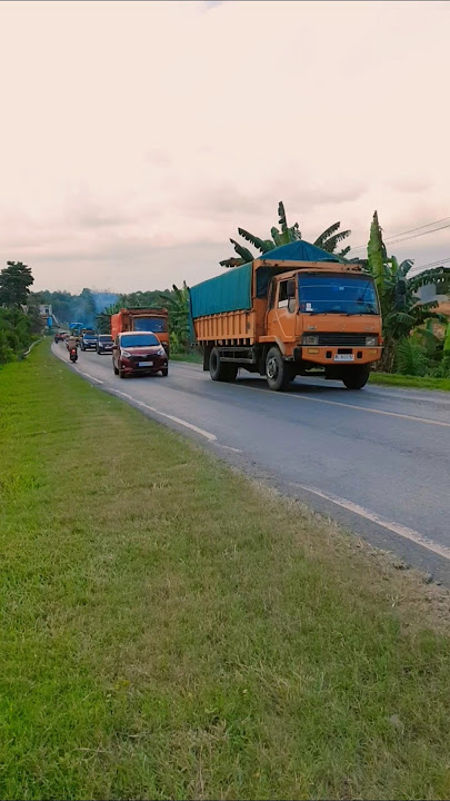 fuso truck going uphill #fusotruck #viralshorts #shortsfeed #shortsvideo #shorts