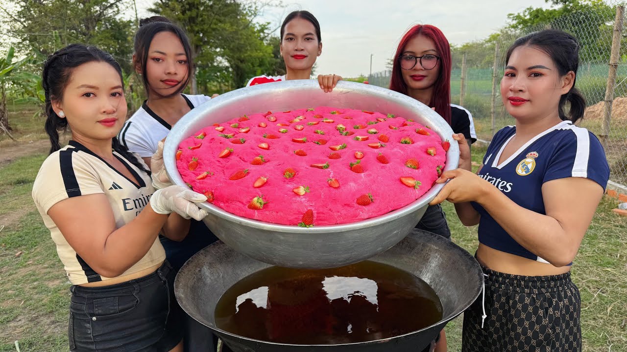 Amazing cooking cake stew berry crispy with chocolate sauce recipe