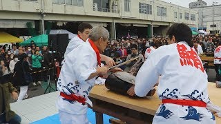 那智勝浦町でまぐろ祭り 観光客に刺し身振る舞い