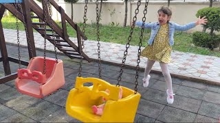 PARKTA BEBEK BAKIMI. EĞLENCELİ ÇOCUK VE EĞİTİCİ VİDEOLARI