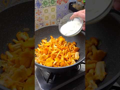 Лисички в сметане с хрустящим молодым картофелем