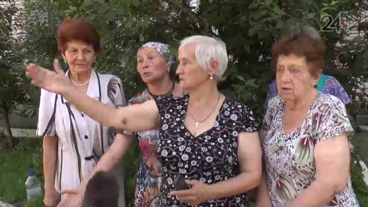 Жители дома на ул. Губкина просят благоустроить двор - YouTube