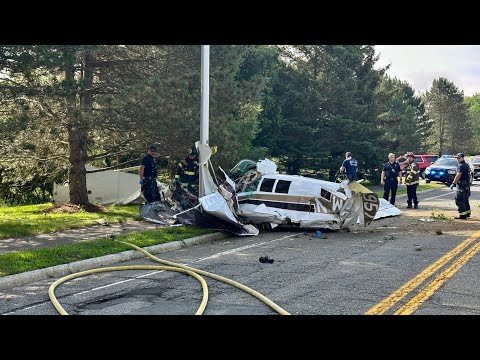 Mass. plane crash leaves 1 dead, another seriously injured