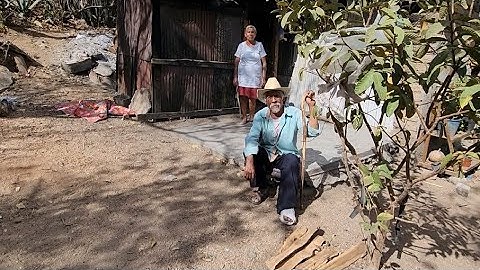 "Tuve que vender un borreguito para sacar dinero y curar a mi esposo 😔"|Tía Juana.