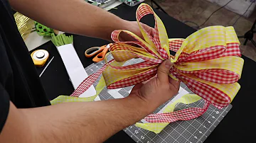How to make a bow with more than one ribbon!