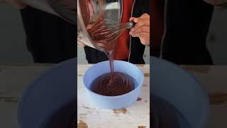 EGGLESS CHOCOLATE CAKE IN *JUST 6 MINUTES* | QUICKEST SOFTEST CAKE #shorts