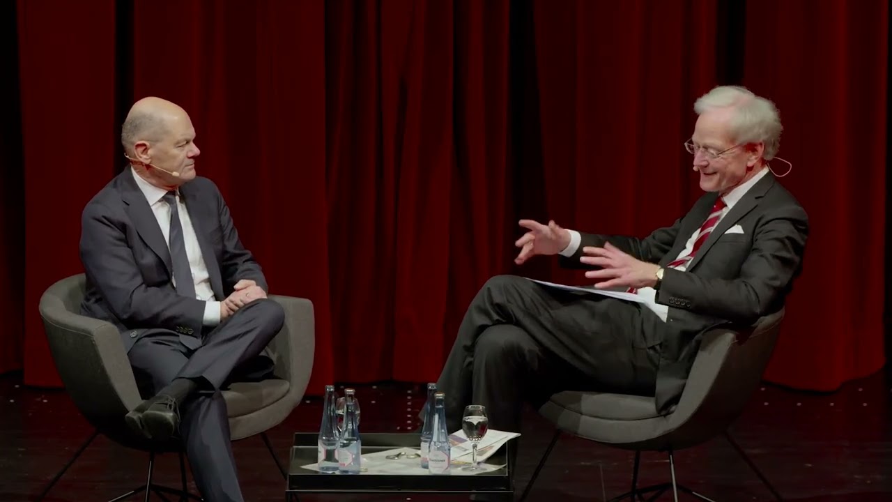 Olaf Scholz, Bundeskanzler a.D., im Gespräch mit mir im Lippstädter Stadttheater am 29.1.2026