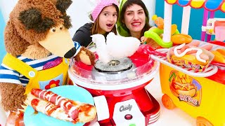 Mini Mutfak - Ümit ve Zara sosisli ekmek ve pamuk şekeri yapıyor! Yemek yapma oyunları