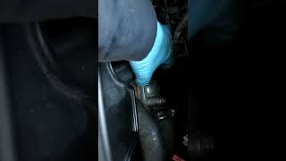 2005 HYUNDAY TUCSON 6 CIL. UBICACIÓN DEL TERMOSTATO. (THERMOSTAT LOCATION)