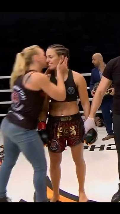 Valentina Shevchenko Kisses & Adjusts Sister’s Shorts Before Decision. #muaythai #kickboxing #mma
