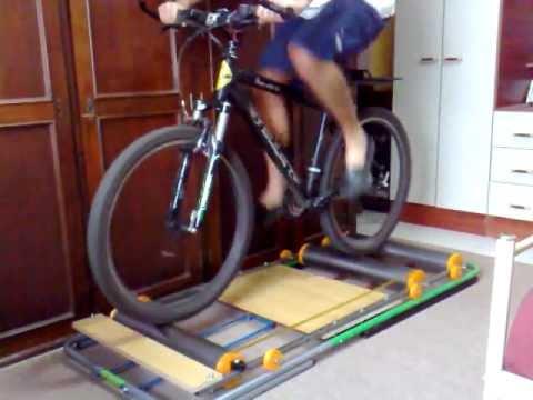 Bike'n'Tour CMF - Rolo de treino para bicicletas - YouTube