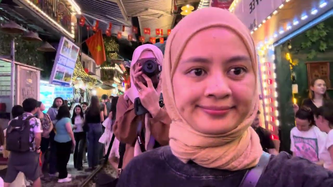 Vlog: Train street , Hanoi #travel #hanoi #vietnam 