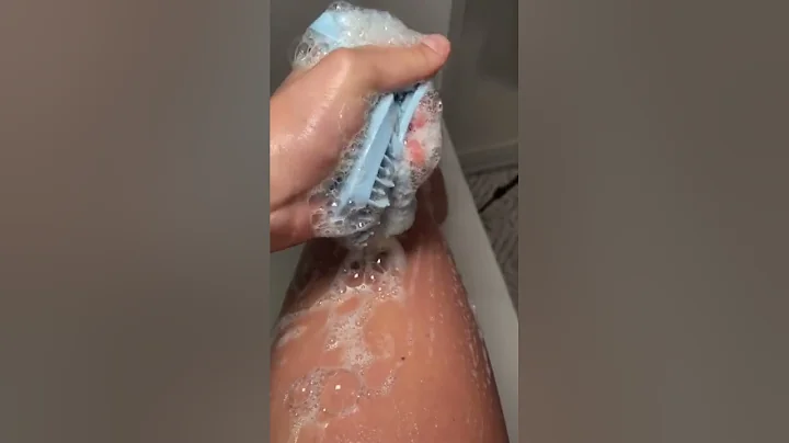 The best shower essential. You can thank us later 👍🏼 #amazonbathroomfinds #bodyscrubber