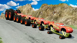 Camión monstruo Rayo Mcqueen con ruedas grandes y pequeñas contra la muerte en BeamNGdrive screenshot 2