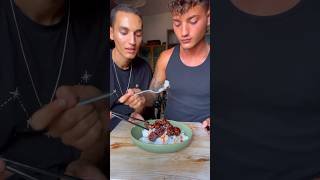 Mio Fratello Aggia Il Tofu Per La Prima Volta