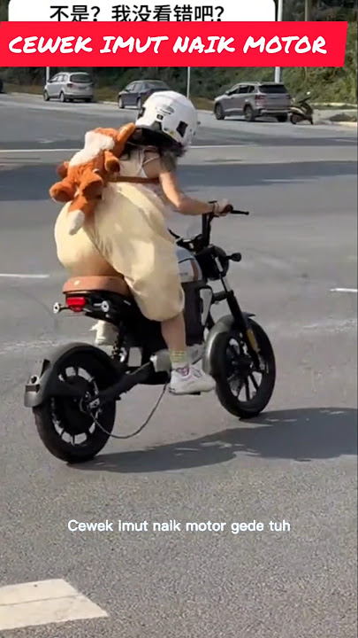 Cewek imut naik motor, gemesin lihatnya