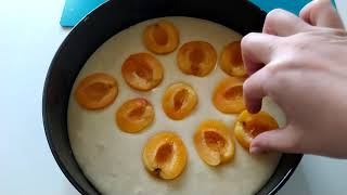 Простой пирог с абрикосами