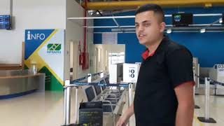 Mala De Bordo Teste No Aeroporto Na Famosa Caixa De Medida