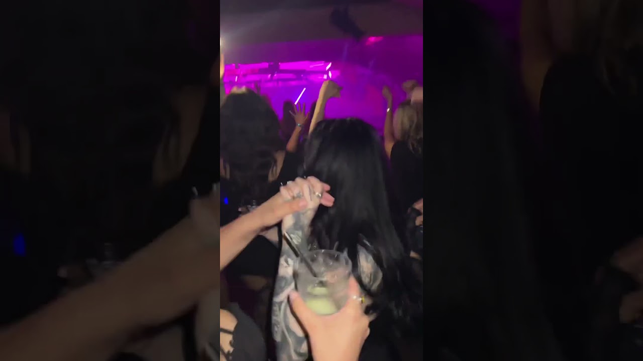 I just wanted @LuxxCher to put her arm around me hehe👉🏻👈🏻 #lasvegas #nightlife