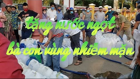 MTQ BHĐX tặng nước ngọt bà con vùng nhiễm mặn giồng trôm bến tre