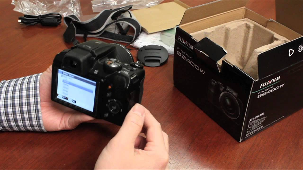 FUJIFILM FINEPIX S9200 本体と付属品 FUJIFILM FINEPIX S9200 本体と付属品