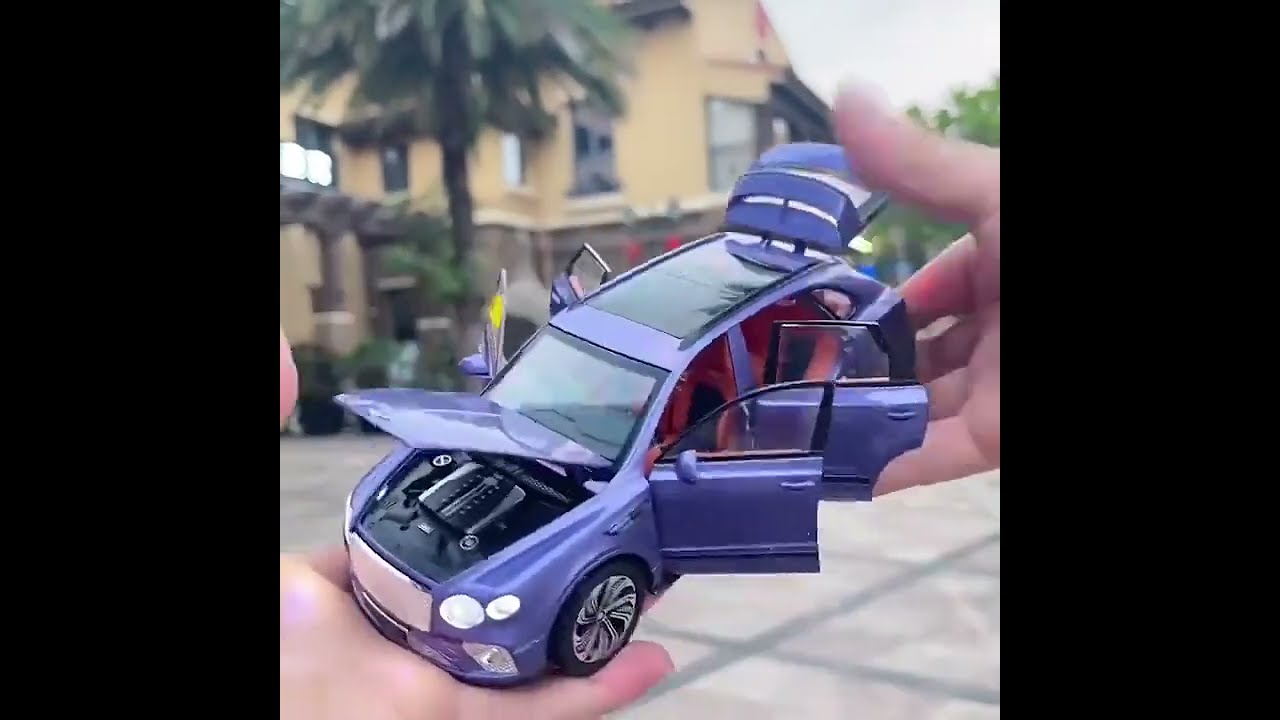 Bentley ベンテイガ 1/24 ミニカー 全3色 ライト点灯 エンジンサウンド