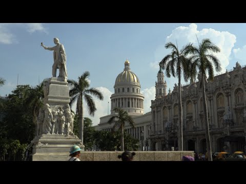 Cuba da los primeros pasos hacia una "necesaria" bancarización