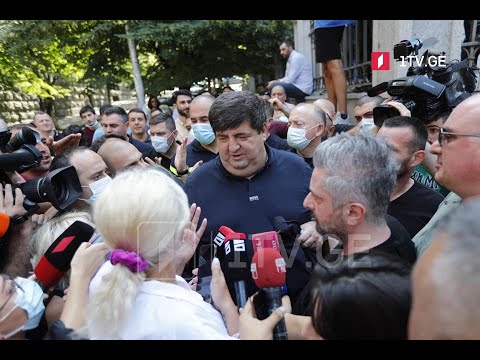 პარლამენტთან ვასილ ჩიგოგიძესა და მედიაორგანიზაციების წარმომადგენლებს შორის შელაპარაკება მოხდა