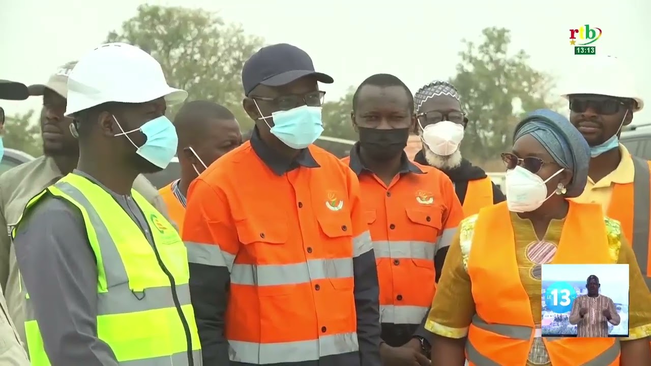 Le ministre de l’Energie des Mines et des Carrières apporte 1080 T de granula à l’agence Faso Mêbo