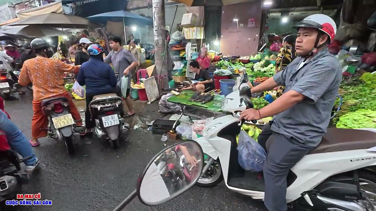 SÀI GÒN | MÙNG 10 TẾT THẦN TÀI MƯA GIÓ TẦM TẢ, DÂN SÀI GÒN TRANH NHAU MUA CÁ LÓC NƯỚNG QUÁ KHỦNG