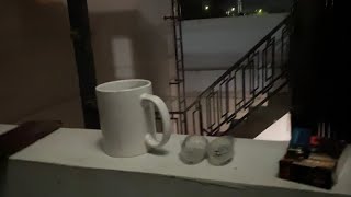 NIKMATNYA NGOPI DI MALAM HARI DI BALKON SAMBIL MENIKMATI DINGINNYA BANDUNG DI MALAM HARI