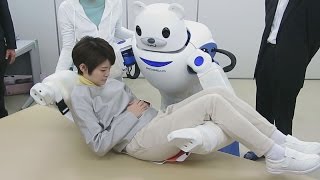 「優しく」人を抱き上げます 理研が介護ロボット開発