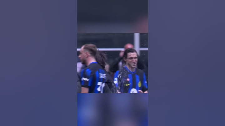 Inzaghi lanciato in aria e bagnato da Pavard 💦😂⚫️🔵 #inter #inzaghi #scudetto #seriea #pavard