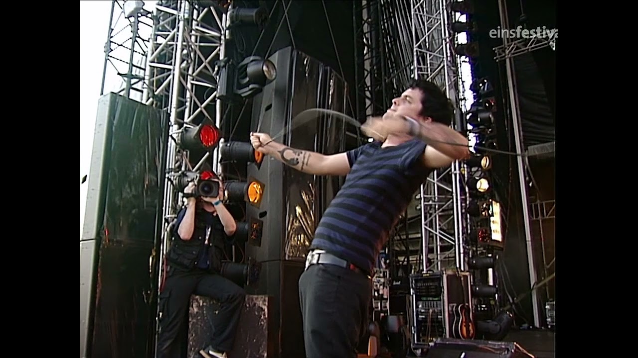 Green Day - Basket Case live [BIZARRE FESTIVAL 2001]