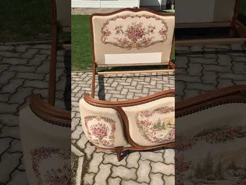 Антикварная кровать в