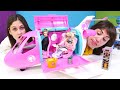 Ayşe ve Ümit ile Pink Hava Yolları videosu. Barbie teyze&#39;nin uçakta turşu suyu dökülüyor!