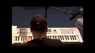 Miniatura de vídeo de "Abel Steven (AKA Stevie) playing piano instrumental You Deserve the Glory Mereces la gloria"