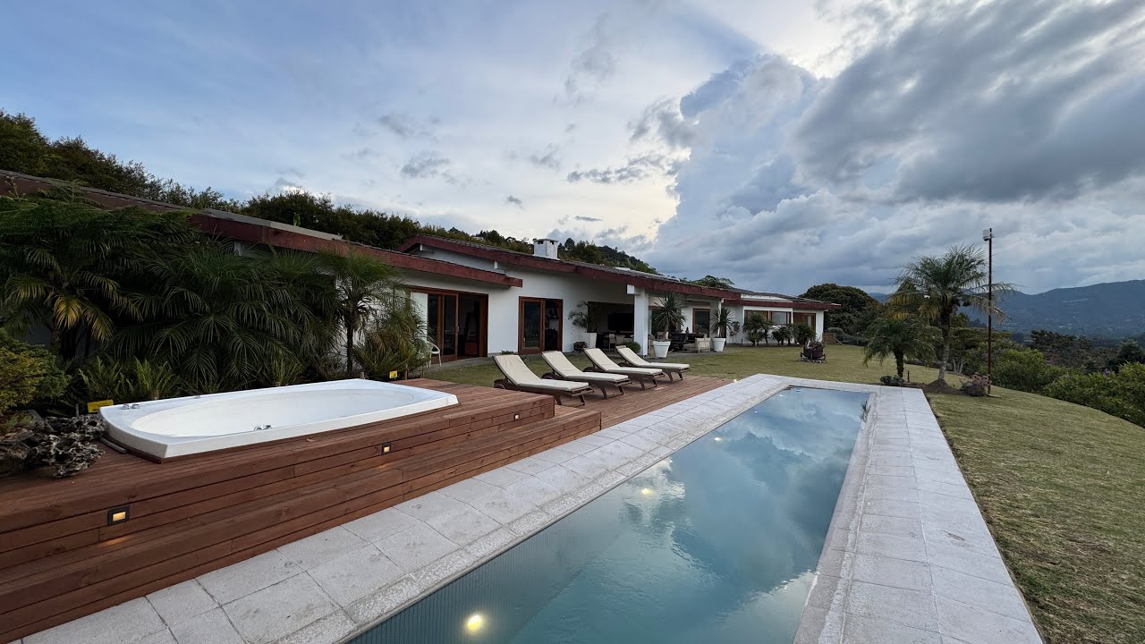 Casa de lujo en El Retiro - Sector Don Diego con vista y piscina 🏡🇨🇴