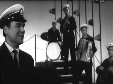 Песня про моряка. Моряк песня ютуб. Моряк с ордынки. Песенка о морском дьяволе. Моряк митьки.