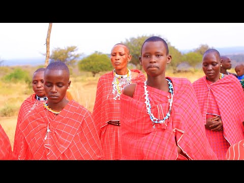 Kwaya Ya Sayuni Ikiimba Wimbo Maalumu Kwenye Uzinduzi Wa Samwel Moisari Wimbo Uliomuinua Mgeni Rasmi