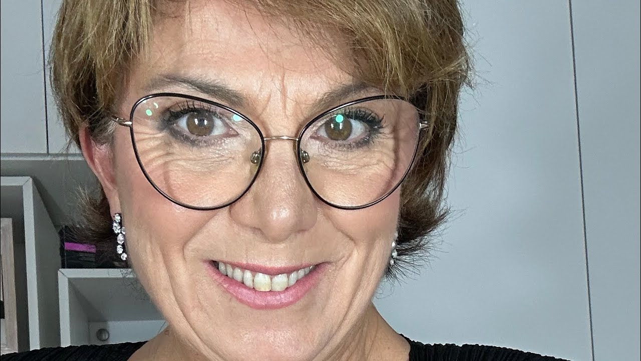 L'Eleganza a Qualsiasi Età! Trucco, Abito e Acconciatura per una Cena Speciale 🥂